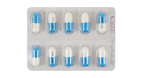 A photo showing penicillin antibiotic capsules in a pack