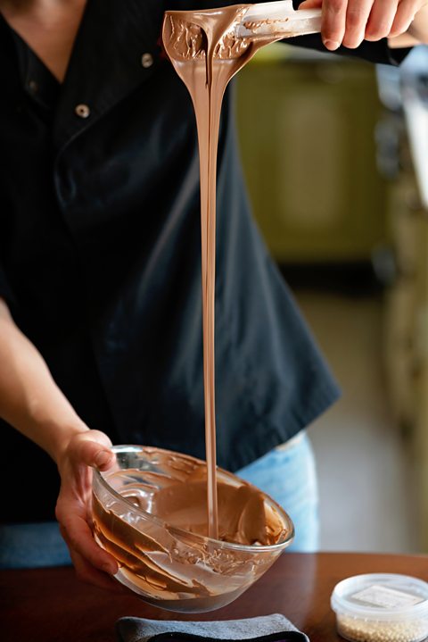 Tempering chocolate