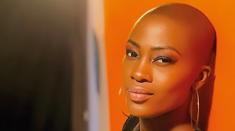 La rappeuse sénégalaise Mamy Victory utilise sa musique pour motiver ...