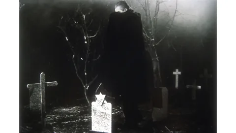 Alamy Wood combined footage he'd shot of Lugosi before his death with images of a stand-in hiding behind a cloak (Credit: Alamy)