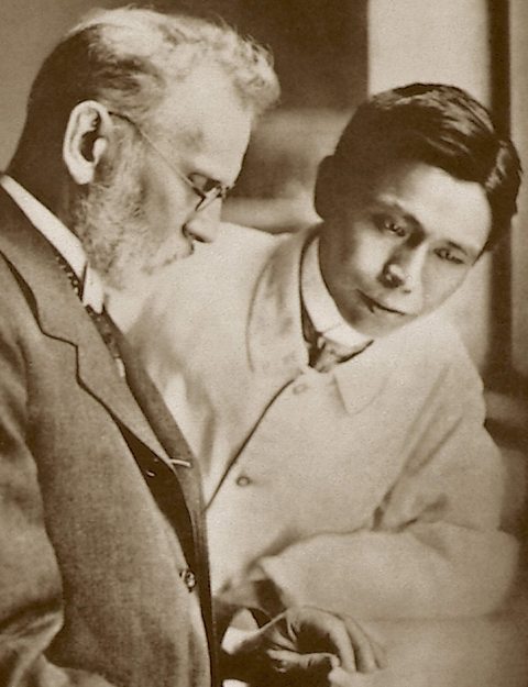 A photograph of Paul Ehrlich and Sahachiro Hata working together