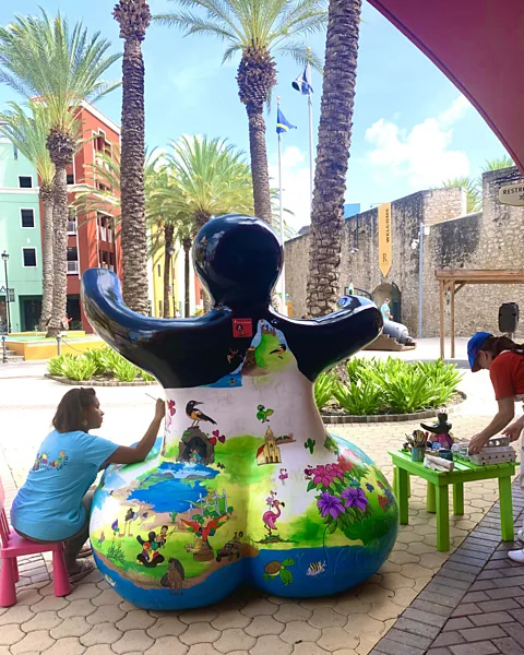 Serena Israel A new "XXXL Chichi" includes illustrations of Curaçao's most beautiful attractions (Credit: Serena Israel)