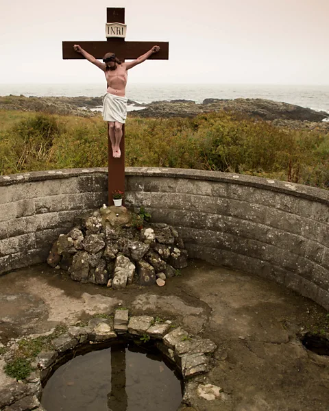Holy well in An Máimín
