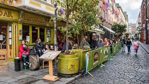 Edwin Remsberg/Getty Images The Irish government has removed most Covid restrictions, including a curfew on bars and restaurants (Credit: Edwin Remsberg/Getty Images)