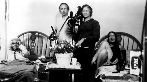 Alamy Little Edie e Big Edie – o tema do documentário Grey Gardens de 1976 – viviam em uma mansão em Nova York com rebanhos de gatos (Crédito: Alamy)