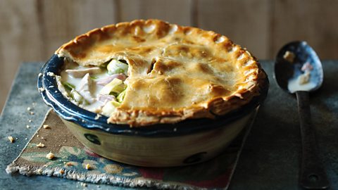 Main courses chicken, ham and leek pie
