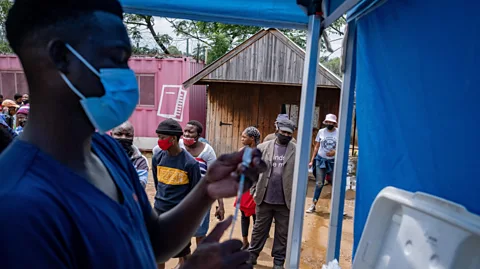 Getty Images A health worker preparing Covid-19 vaccine doses in South Africa (Credit: Getty Images)