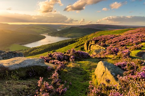 An image of the Peak District landscape.