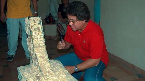 Soprintendenza del Mare Tusa analyses one of the rostrums recovered in the operation (Credit: Soprintendenza del Mare)