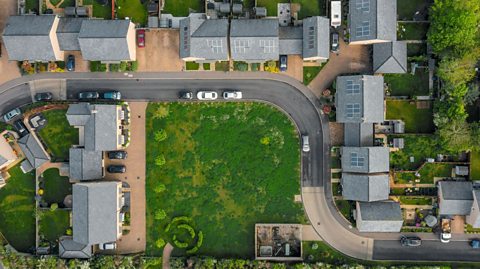 Aerial photograph of houses in a settlement.