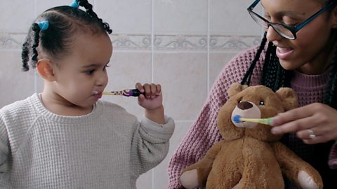 Teaching teeth cleaning with teddies