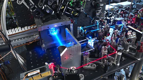 NPL NPL is developing optical clocks based on neutral strontium atoms... with lasers (Credit: NPL)