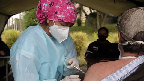 Getty Images A health worker istering a Covid-19 vaccine in Ecuador, 2022 (Credit: Getty Images)