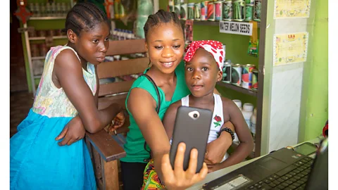 Edwin Remsberg/Getty Images Discussing which apps children can have and how they use their phone can allow parents to support their child's phone use (Credit: Edwin Remsberg/Getty Images)