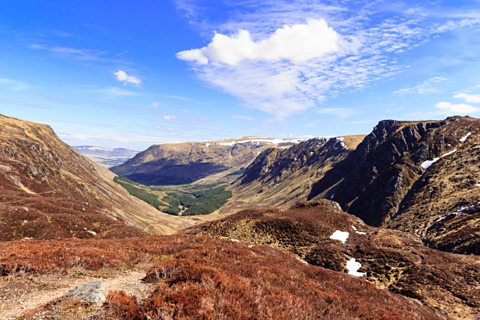 Gleann Dol, Am Monadh Ruadh