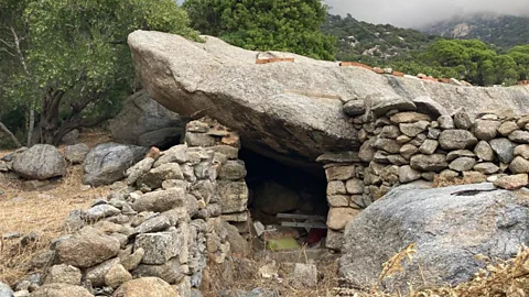 Luke Waterson "Anti-pirate houses" are squat, stone-built dwellings that blend into Ikaria's landscape (Credit: Luke Waterson)