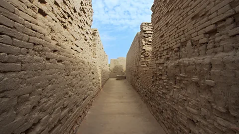 Iqbal Khatri/Getty Images Many houses were two storeys high, with thick walls and high ceilings to keep the rooms cool in the hot summer months (Credit: Iqbal Khatri/Getty Images)