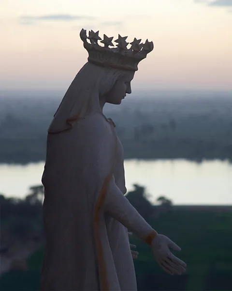 Anthon Jackson A statue of Mary stands high over the Nile at the edge of the cliffs of Jabal al-Tayr (Credit: Anthon Jackson)