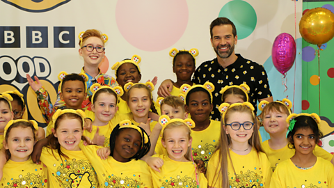 Laura Hopkinson and Gethin Jones with schoolchildren who took part in the Moodboosters live launch