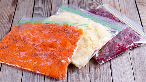 2. Flat-pack dishes in the freezer Three types of dishes flat packed in freezer bags.
