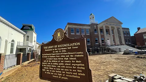 Larry Bleiberg A "light of reconciliation" now glows from Farmville's courthouse bell tower every evening (Credit: Larry Bleiberg)