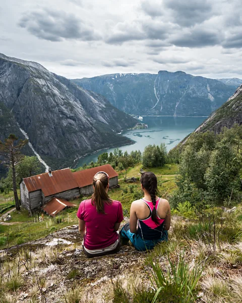 Visit Hardangerfjord Kjeåsen ble kjent på 1950-tallet takket være en bok kalt Folket på Kjeåsen (Kreditt: Visit Hardangerfjord)