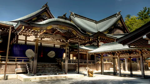 Maroš Markovic/Alamy Much Japanese architecture, including the Ise Grand shrine, traditionally uses wood and joints, allowing structures to be taken apart relatively easily (Credit: M Markovic/Alamy)