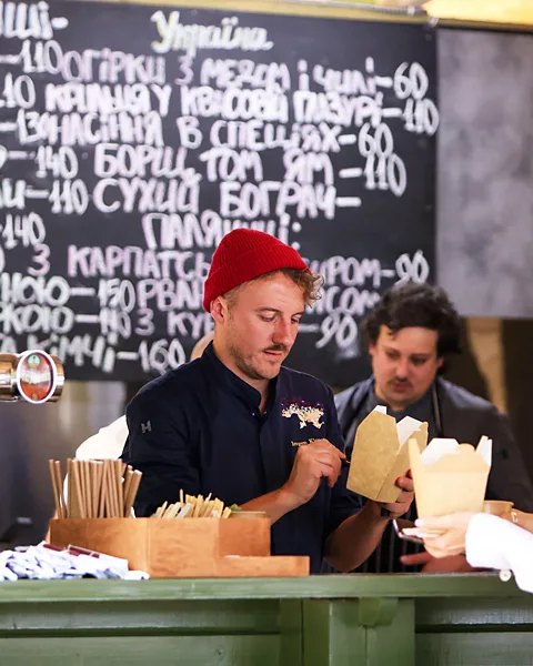 Shaxsiy kunnilingus pornosini tomosha qiling Porno videolar onlayn jinsiy aloqa xotinining etagini kotarib, qolini tiqdi