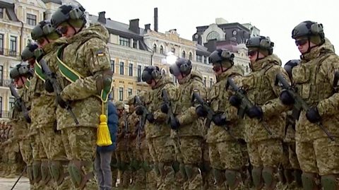 сколько выехало из украины во время войны