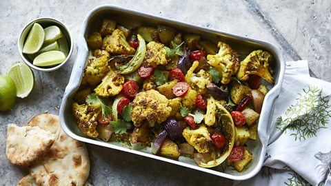 Spiced aloo gobi traybake