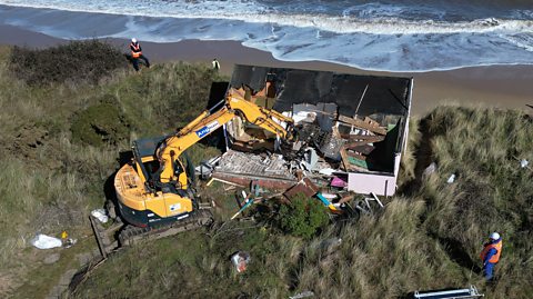 Hemsby: Work To Demolish At-risk Cliff-top Homes Starts - BBC News