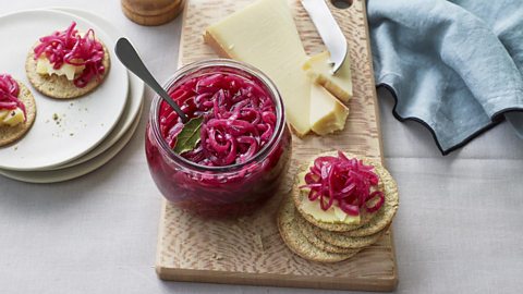 Red onion pickle