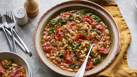 Slow cooker smoky Spanish-style beans