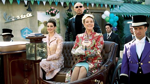 Anne Hathaway, Hector Elizondo and Julie Andrews sitting on the royal cart in The Princess Diaries II