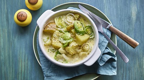 Microwave cheesy leek and potatoes