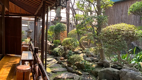 Michiyo Nakamoto The outdoor garden and pond is one of the main draws at Takarayu (Credit: Michiyo Nakamoto)