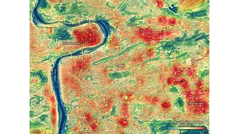 European Space Agency A heat map taken during a heatwave in Prague shows water and green spaces can cool cities (Credit: European Space Agency)