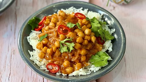 BBC One - Morning Live - John's Creamy Chickpea Curry