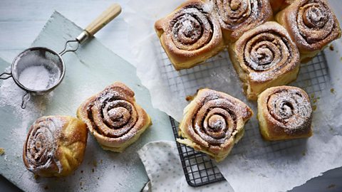 Vegan cinnamon buns