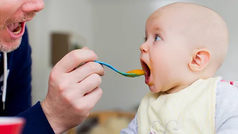 Experts suggest parents should stop spoon-feeding their babies