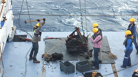 GNS Science /R/V l’Atalante Researchers obtained rock samples by dragging a chain bag on the seafloor behind the ship (Credit: GNS Science /R/V l’Atalante)