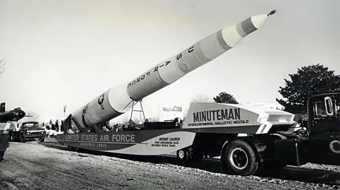 Científico Durante la Guerra Fría, el corcho se utilizó para aislar los misiles balísticos LGM-30 Minuteman