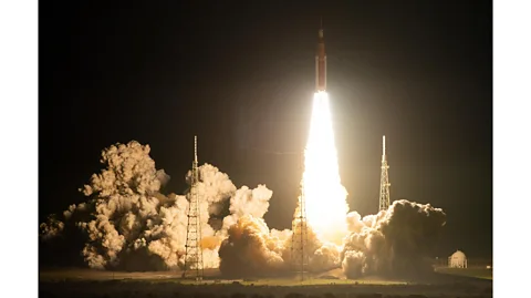 NASA/Joel Kowsky Artemis 1 werd gelanceerd op 16 november 2022 en is de eerste in een reeks missies waarbij mensen uiteindelijk naar de maan terugkeren.