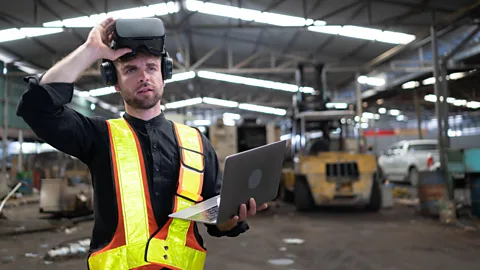 Alamy VR と AR はすでに多くの実務で使用されていますが、企業はますますテクノロジーを知識労働に移そうとしています。