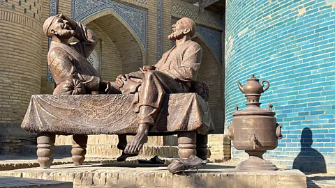 Charukesi Ramadurai In the Itchan Kala is a life-size street statue of two men chatting with a samovar bubbling away at their feet (Credit: Charukesi Ramadurai)