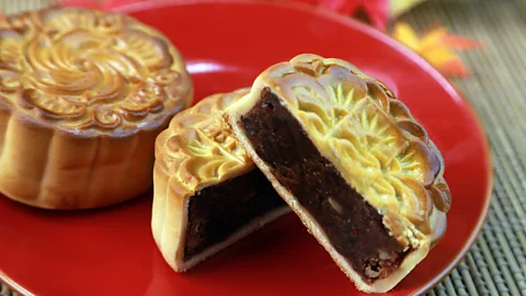 hana/Alamy At San Francisco's Garden Bakery, you'll find a classic Chinatown bakery atmosphere where delicious mooncakes are on offer year-round (Credit: hana/Alamy)