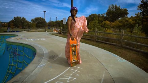 Finding freedom skateboarding in a sari: 'I felt like I was flying' “滑板阿姨” 身穿纱丽自由飞翔