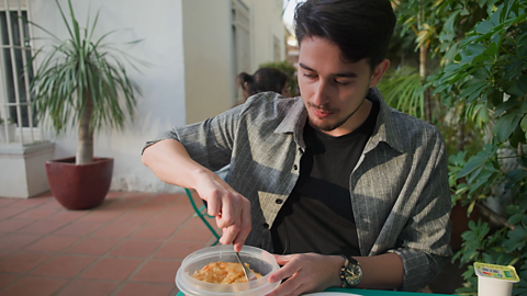 Describing daily routines in Spanish - BBC Bitesize