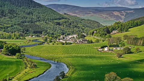 Ian Linton Photography River Tweed flowing past Walkerburn