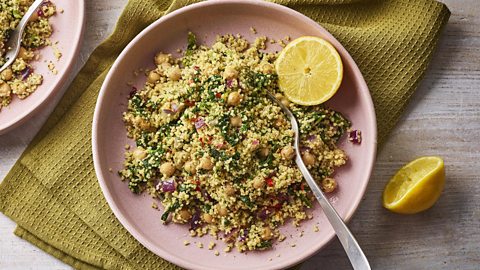 Couscous with spinach and chickpeas 